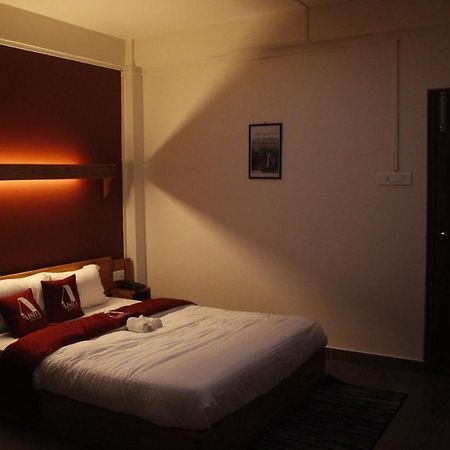 Aisha Guest House Bed & Breakfast Cserrapundzsi Kültér fotó
