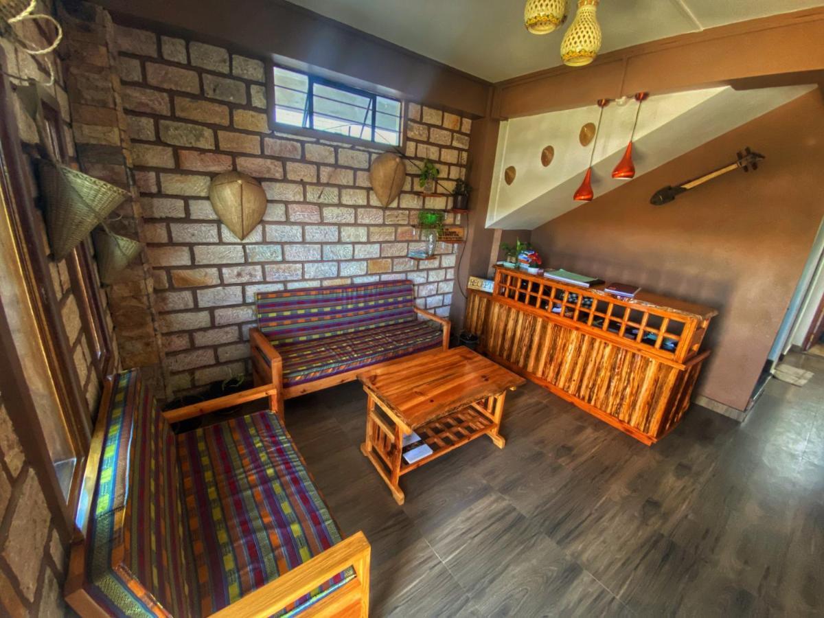 Aisha Guest House Bed & Breakfast Cserrapundzsi Kültér fotó